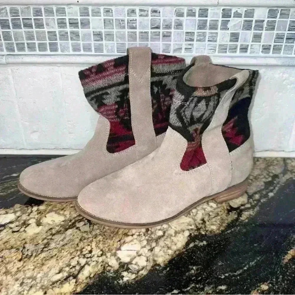 Toms Laurel Ankle Boots Desert Suede Tribal Wool,  Aztec Booties Womens Size 6! - Picture 1 of 15